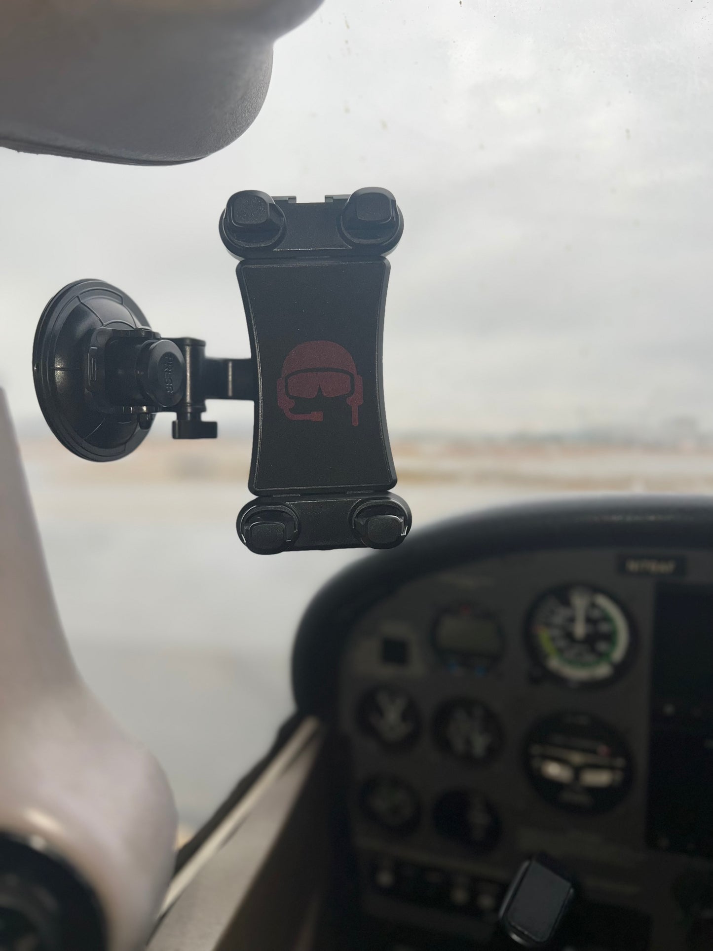 FlightPro ProAviator Suction Cup Mount - Curved Arm - Supports Multi Angle Display - for Pilots, General Aviation