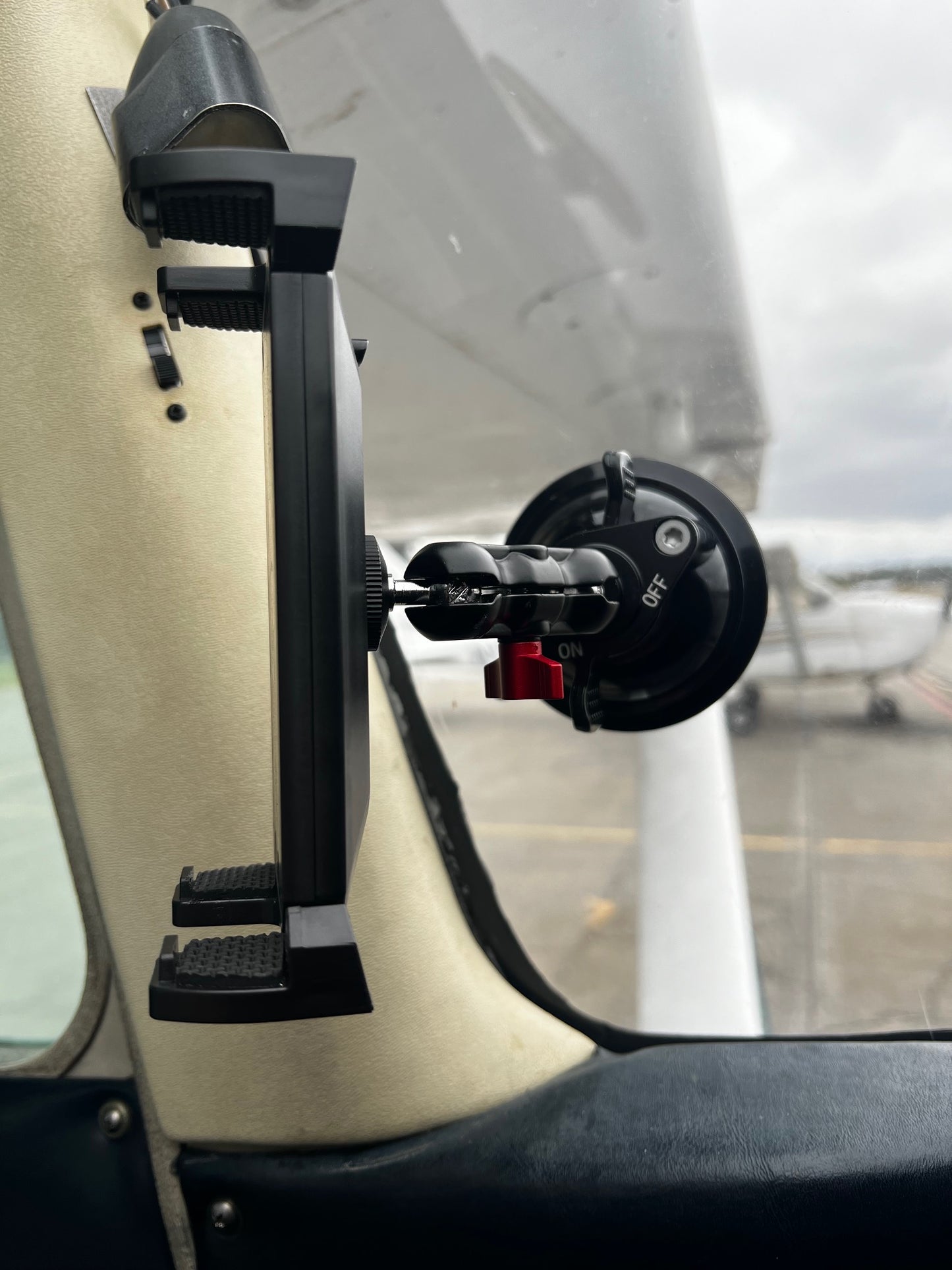 Model: Aviator+ | Suction Cup