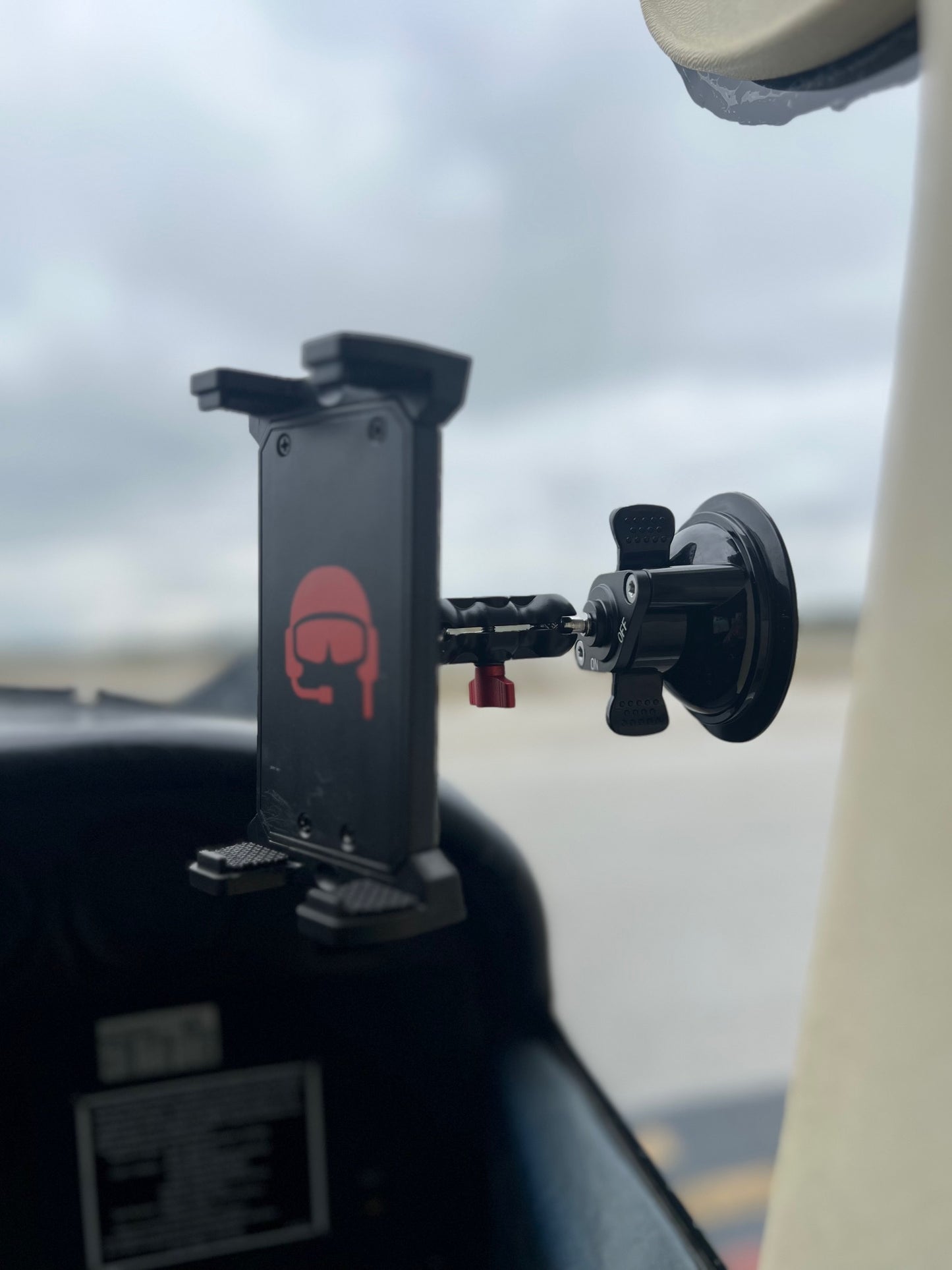 Model: Aviator+ | Suction Cup